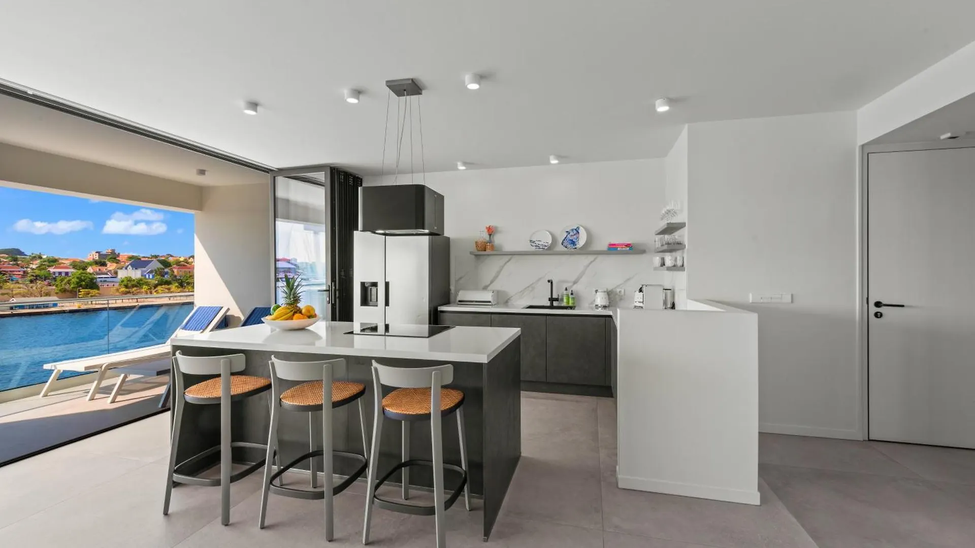 The Wharf 7E City Apartment, Overlooking Annabay, Downtown Willemstad