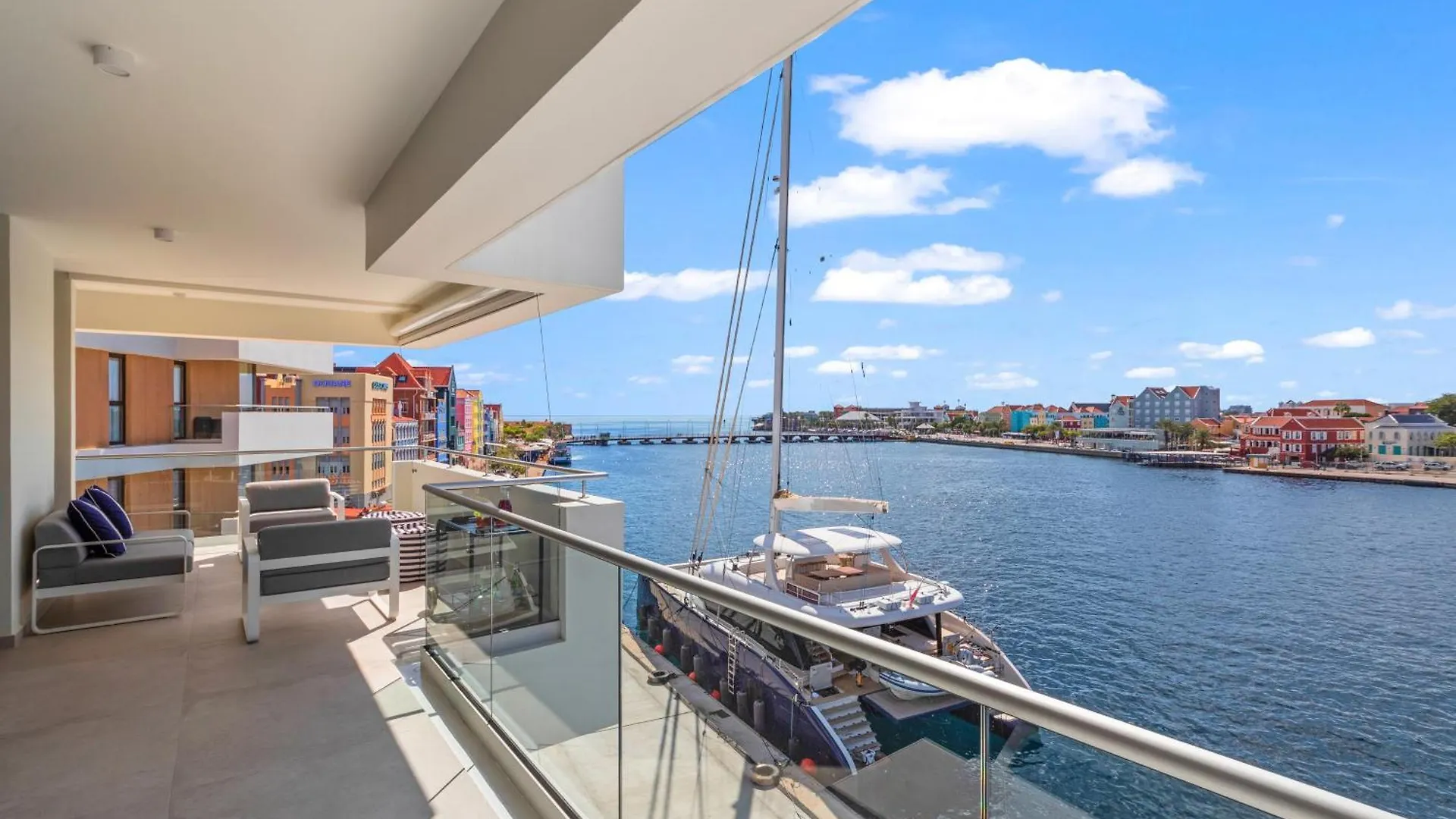 The Wharf 7E City Apartment, Overlooking Annabay, Downtown Willemstad Apartment