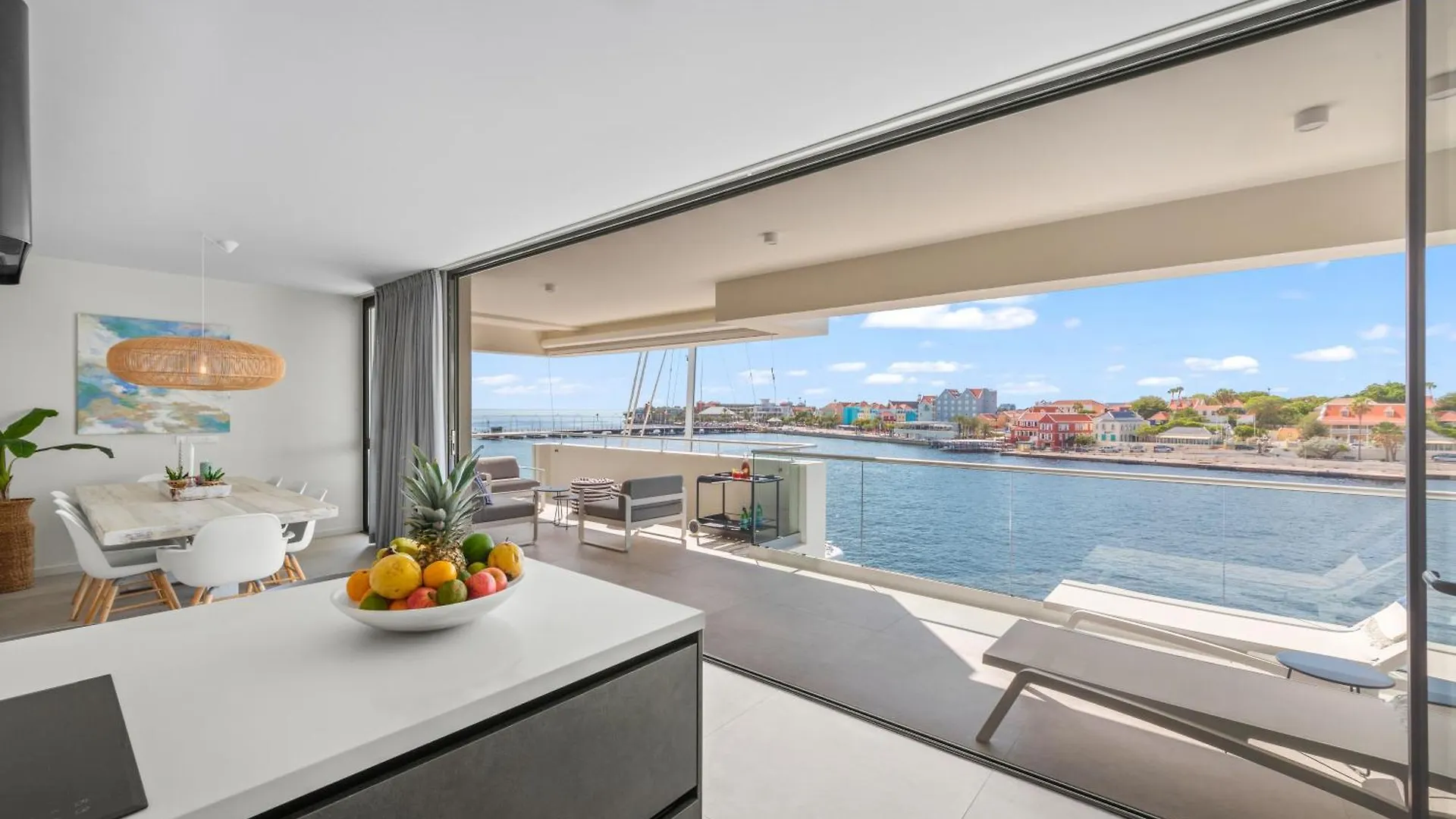 The Wharf 7E City Apartment, Overlooking Annabay, Downtown Willemstad
