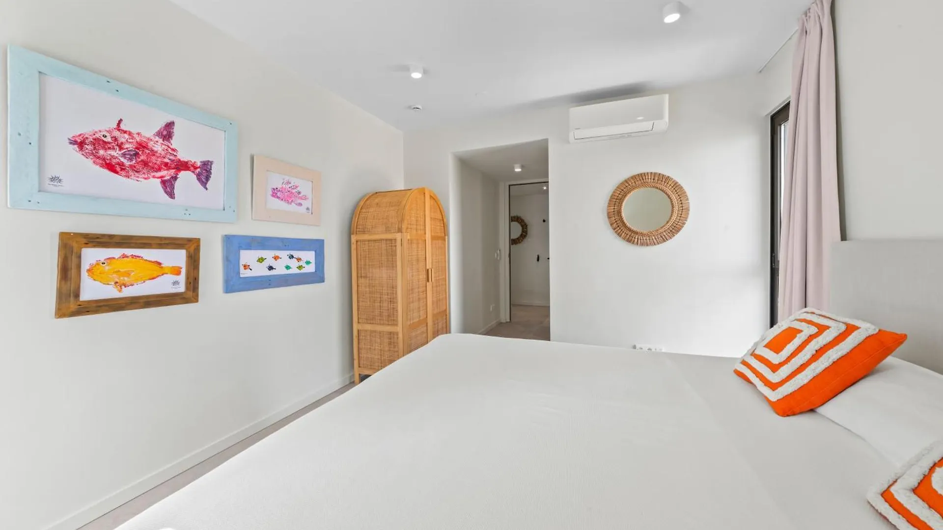The Wharf 7E City Apartment, Overlooking Annabay, Downtown Willemstad